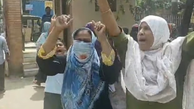 গাজীপুরে থানার সামনে ‘জয় বাংলা’ স্লোগান, আওয়ামী লীগ নেতার পাঁচ স্বজন গ্রেপ্তার